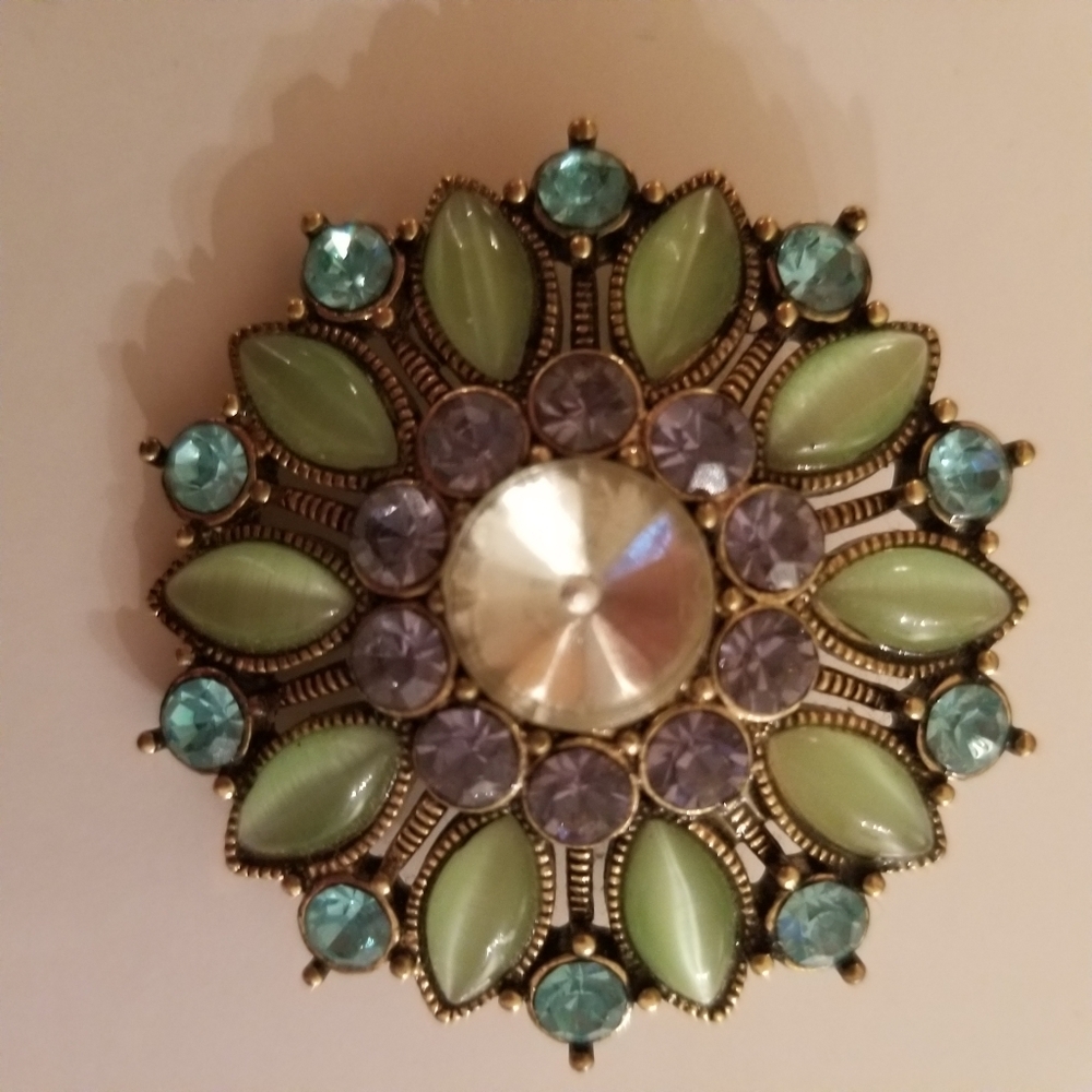 Colorful broach